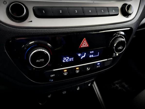 Hyundai Solaris II с пробегом 2017 года, цена 1 200 000 рублей, 163268 км, седан, Автокод Объявления