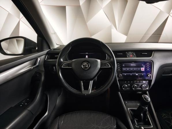 Skoda Octavia III (A7) Рестайлинг с пробегом 2018 года, цена 1 497 000 рублей, 134477 км, лифтбек, Автокод Объявления