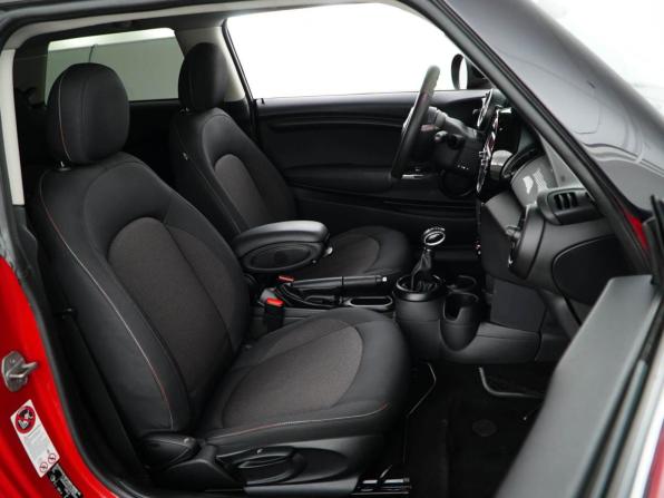 Mini Hatch III (F55/F56) с пробегом 2014 года, цена 1 360 444 рубля, 135720 км, хэтчбек, Автокод Объявления