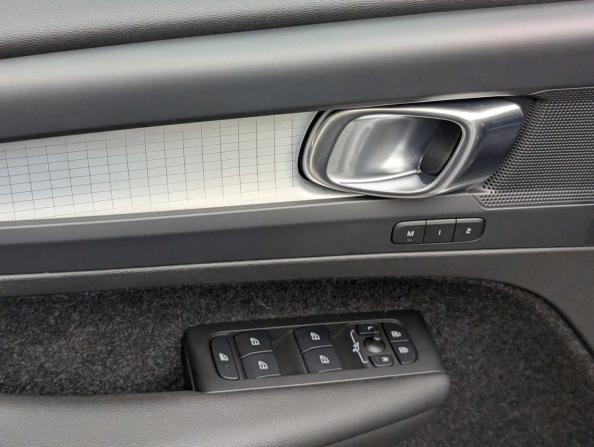 Volvo XC40 I с пробегом 2021 года, цена 3 697 000 рублей, 26544 км, внедорожник, Автокод Объявления