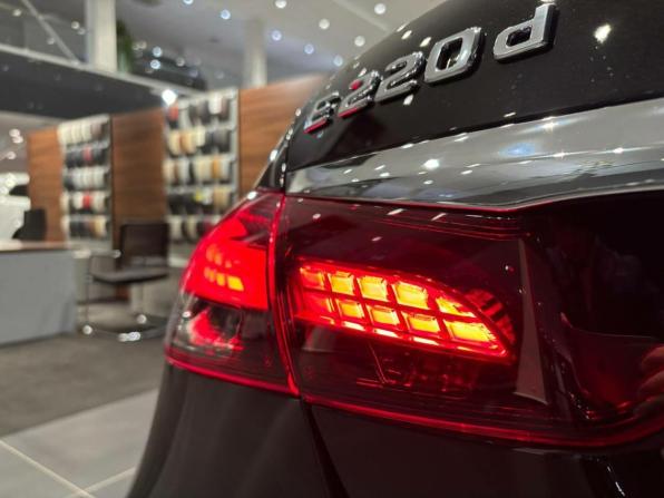 Mercedes-Benz E-Класс V (W213 S213 C238) Рестайлинг с пробегом 2024 года, цена 9 600 000 рублей, 1 км, седан, Автокод Объявления