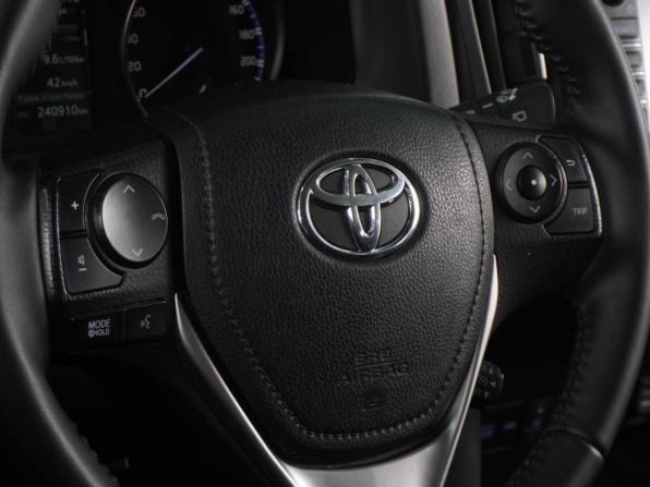 Toyota RAV4 IV (XA40) Рестайлинг с пробегом 2017 года, цена 1 799 000 рублей, 240910 км, внедорожник, Автокод Объявления