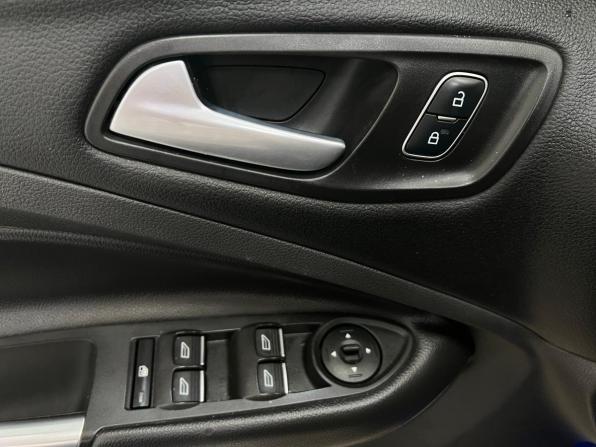 Ford Kuga II Рестайлинг с пробегом 2017 года, цена 1 500 000 рублей, 183000 км, внедорожник, Автокод Объявления