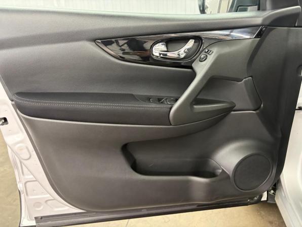 Nissan Qashqai II с пробегом 2017 года, цена 1 597 000 рублей, 121532 км, внедорожник, Автокод Объявления