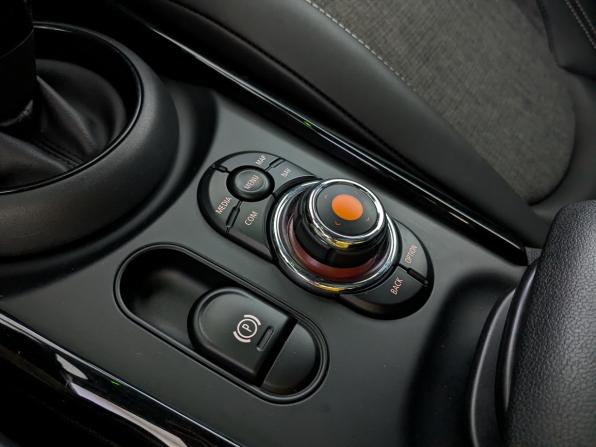 Mini Clubman II Рестайлинг с пробегом 2019 года, цена 1 945 000 рублей, 187144 км, универсал, Автокод Объявления