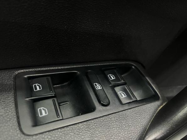 Volkswagen Polo V Рестайлинг с пробегом 2017 года, цена 899 000 рублей, 182145 км, седан, Автокод Объявления