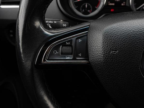 Skoda Octavia III (A7) Рестайлинг с пробегом 2017 года, цена 1 635 000 рублей, 149446 км, лифтбек, Автокод Объявления