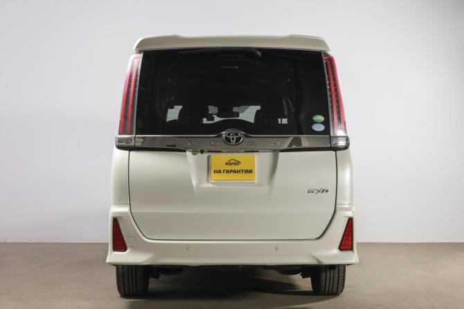 Toyota Noah III (R80) Рестайлинг с пробегом 2019 года, цена 2 799 000 рублей, 93000 км, минивэн, Автокод Объявления