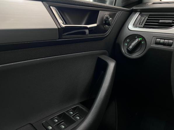 Skoda Rapid I Рестайлинг с пробегом 2019 года, цена 1 380 000 рублей, 87997 км, лифтбек, Автокод Объявления