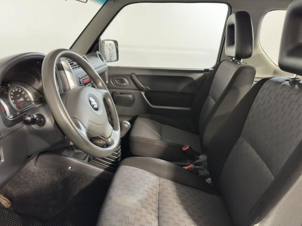 Suzuki Jimny III Рестайлинг 1 с пробегом 2010 года, цена 729 900 рублей, 179000 км, внедорожник, Автокод Объявления