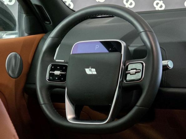 Li Auto (Lixiang) L9 I Рестайлинг с пробегом 2024 года, цена 8 800 000 рублей, 17 км, внедорожник, Автокод Объявления