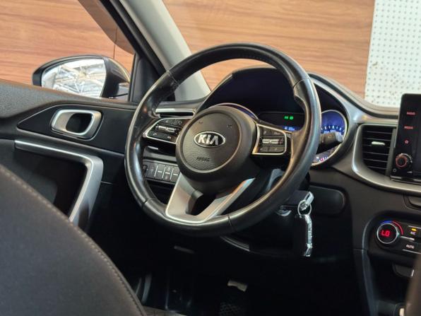 Kia Ceed III Рестайлинг с пробегом 2021 года, цена 2 039 900 рублей, 101842 км, универсал, Автокод Объявления