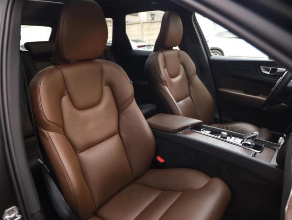 Volvo XC60 II Рестайлинг с пробегом 2021 года, цена 4 599 000 рублей, 55114 км, внедорожник, Автокод Объявления