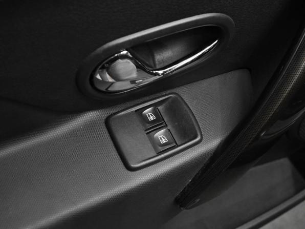 Renault Logan II Рестайлинг с пробегом 2021 года, цена 1 380 000 рублей, 69779 км, седан, Автокод Объявления