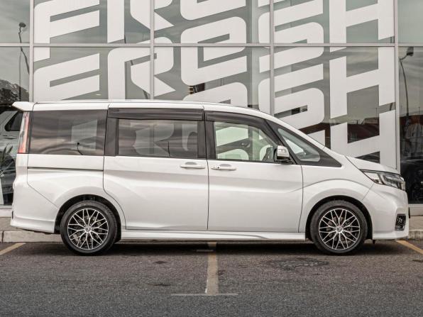 Honda Stepwgn V Рестайлинг с пробегом 2018 года, цена 2 230 000 рублей, 100019 км, минивэн, Автокод Объявления