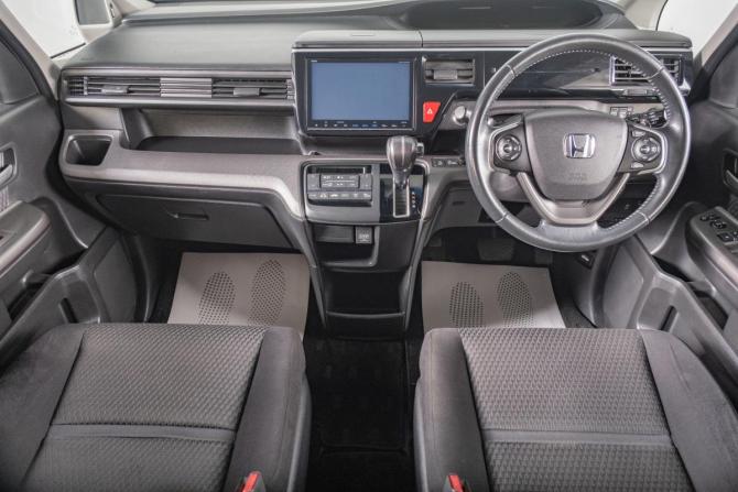 Honda Stepwgn V с пробегом 2016 года, цена 1 999 000 рублей, 94000 км, минивэн, Автокод Объявления
