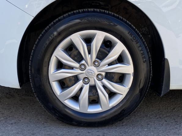 Hyundai Solaris II с пробегом 2018 года, цена 1 250 000 рублей, 127717 км, седан, Автокод Объявления