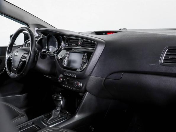 Kia Ceed II Рестайлинг с пробегом 2017 года, цена 1 240 000 рублей, 171558 км, хэтчбек, Автокод Объявления