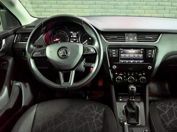 Skoda Octavia III (A7) Рестайлинг с пробегом 2018 года, цена 1 850 000 рублей, 157512 км, лифтбек, Автокод Объявления