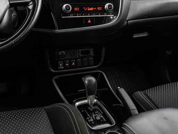Mitsubishi Outlander III Рестайлинг 3 с пробегом 2021 года, цена 2 649 000 рублей, 35543 км, внедорожник, Автокод Объявления