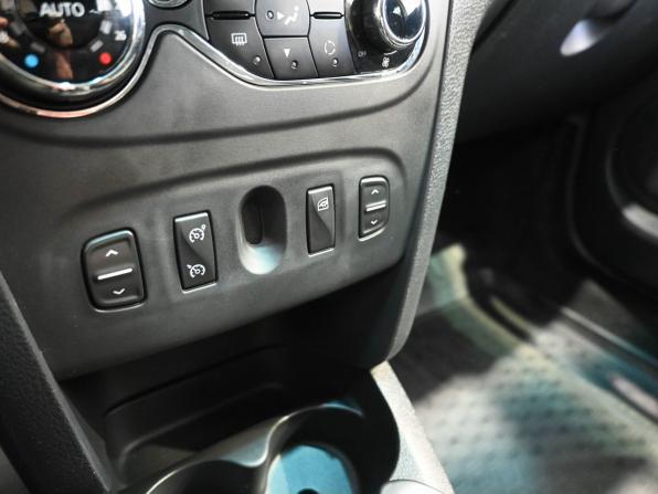 Renault Sandero II с пробегом 2016 года, цена 1 029 900 рублей, 130000 км, хэтчбек, Автокод Объявления
