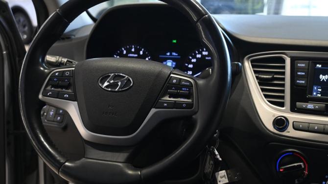 Hyundai Solaris II с пробегом 2019 года, цена 1 150 000 рублей, 169112 км, седан, Автокод Объявления