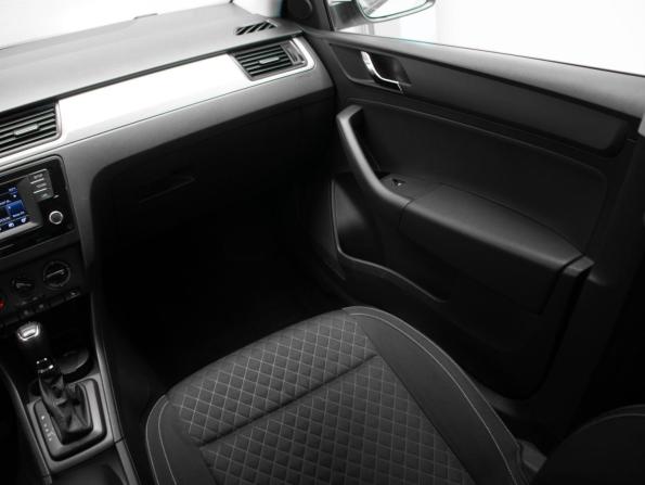 Skoda Rapid I с пробегом 2016 года, цена 1 345 000 рублей, 54405 км, лифтбек, Автокод Объявления