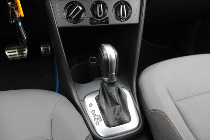 Volkswagen Polo V Рестайлинг с пробегом 2016 года, цена 1 150 000 рублей, 143000 км, седан, Автокод Объявления