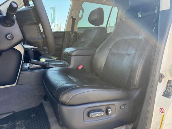 Toyota Land Cruiser 200 Series Рестайлинг 1 с пробегом 2013 года, цена 3 299 000 рублей, 180605 км, внедорожник, Автокод Объявления