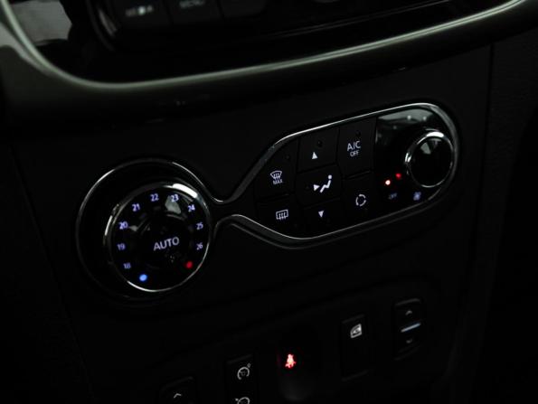 Renault Sandero II с пробегом 2017 года, цена 869 585 рублей, 107763 км, хэтчбек, Автокод Объявления