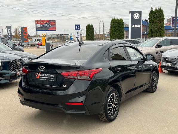 Hyundai Solaris II с пробегом 2018 года, цена 870 000 рублей, 328508 км, седан, Автокод Объявления