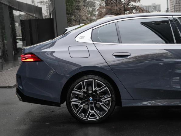 BMW 5 серии VIII (G60/G61/G68) с пробегом 2024 года, цена 6 220 000 рублей, 23060 км, седан, Автокод Объявления