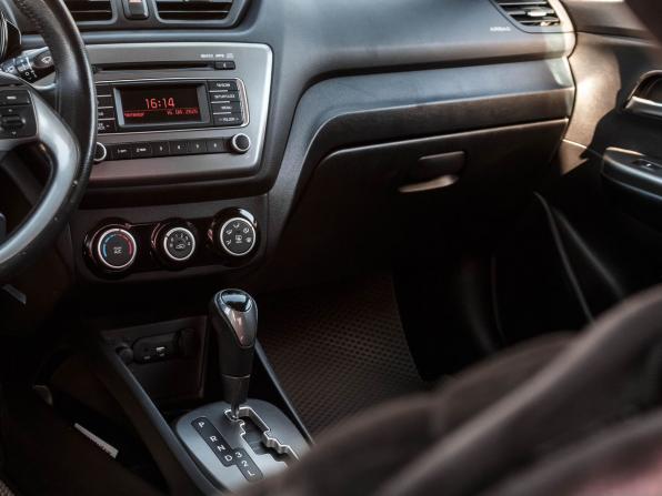 Kia Rio III Рестайлинг с пробегом 2016 года, цена 1 030 000 рублей, 74944 км, седан, Автокод Объявления