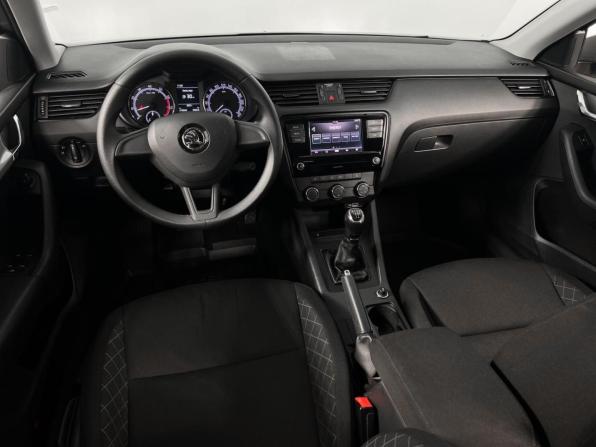 Skoda Octavia III (A7) Рестайлинг с пробегом 2019 года, цена 1 415 200 рублей, 210244 км, лифтбек, Автокод Объявления