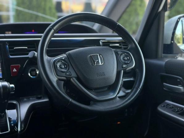 Honda Stepwgn V Рестайлинг с пробегом 2020 года, цена 2 400 000 рублей, 115000 км, минивэн, Автокод Объявления