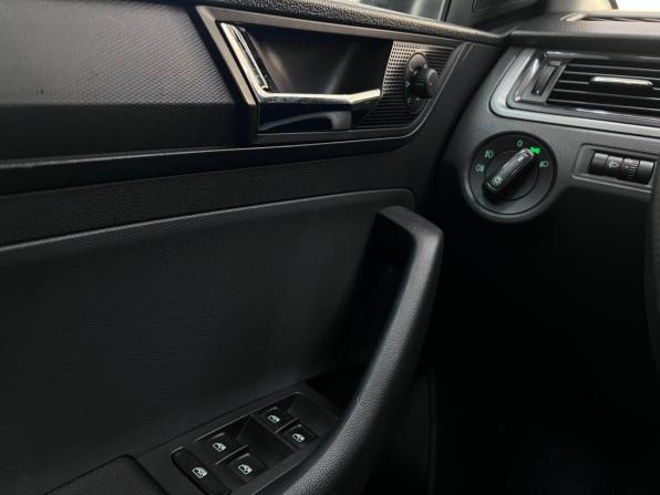 Skoda Rapid I Рестайлинг с пробегом 2019 года, цена 1 290 000 рублей, 108000 км, лифтбек, Автокод Объявления