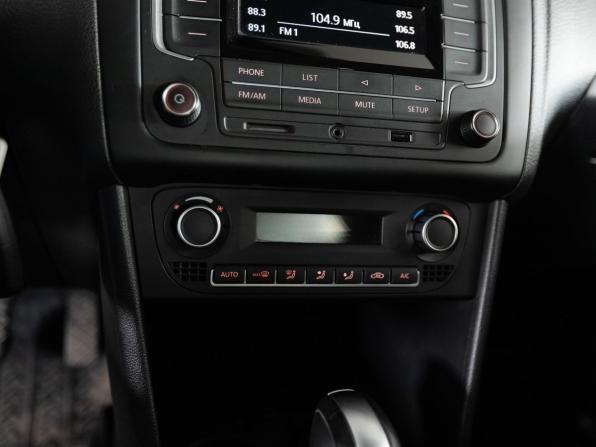 Volkswagen Polo V Рестайлинг с пробегом 2017 года, цена 1 291 000 рублей, 62913 км, седан, Автокод Объявления