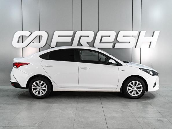 Hyundai Solaris II Рестайлинг с пробегом 2021 года, цена 1 635 000 рублей, 90179 км, седан, Автокод Объявления