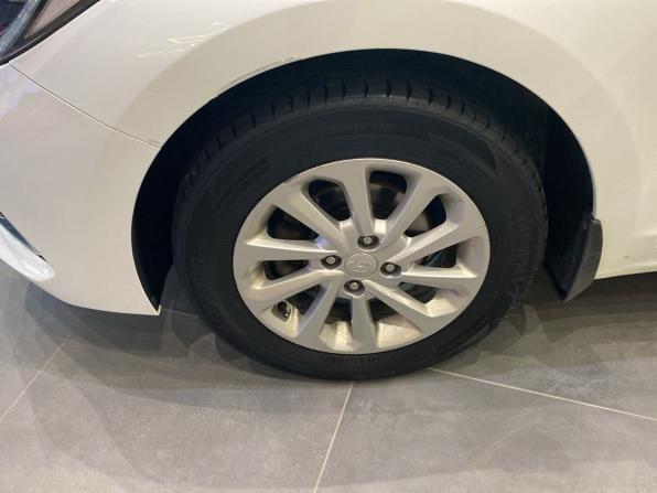 Hyundai Solaris II с пробегом 2018 года, цена 1 370 000 рублей, 117147 км, седан, Автокод Объявления