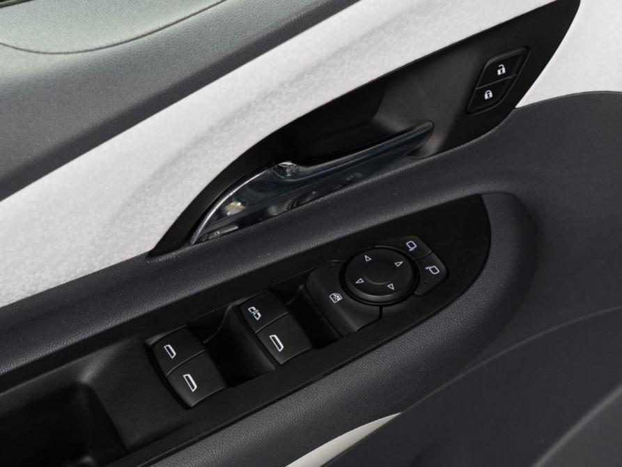 Chevrolet Bolt I Тюмень  - изображение 12