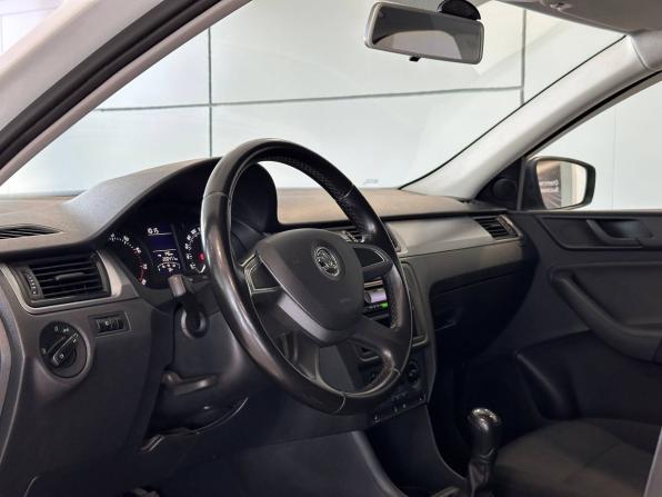 Skoda Rapid I с пробегом 2015 года, цена 970 000 рублей, 200471 км, лифтбек, Автокод Объявления