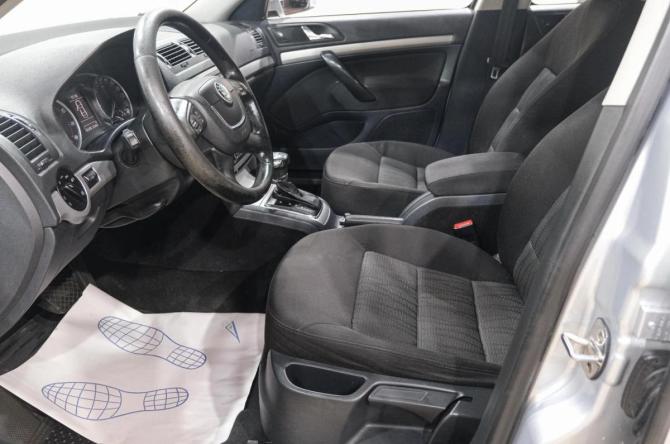 Skoda Octavia II (A5) Рестайлинг с пробегом 2013 года, цена 949 000 рублей, 255000 км, лифтбек, Автокод Объявления