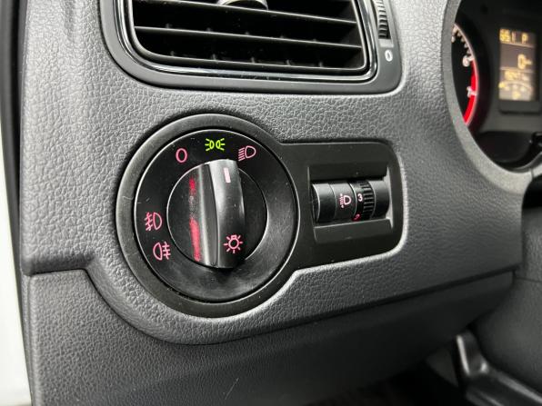 Volkswagen Polo V Рестайлинг с пробегом 2015 года, цена 990 000 рублей, 192379 км, седан, Автокод Объявления