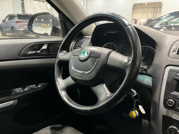 Skoda Octavia II (A5) Рестайлинг с пробегом 2012 года, цена 675 000 рублей, 292452 км, лифтбек, Автокод Объявления