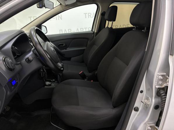 Renault Logan II с пробегом 2015 года, цена 625 000 рублей, 93000 км, седан, Автокод Объявления
