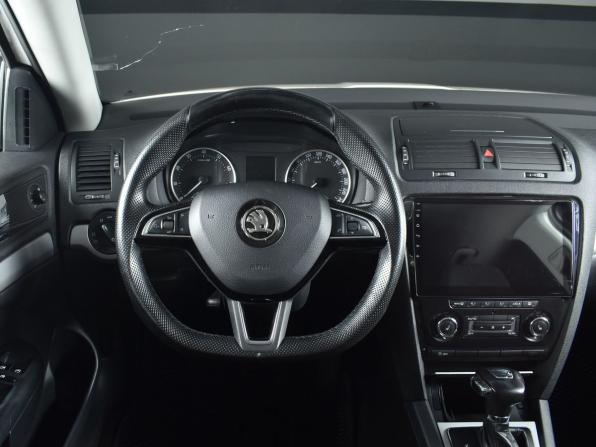 Skoda Octavia II (A5) Рестайлинг с пробегом 2012 года, цена 949 999 рублей, 211633 км, лифтбек, Автокод Объявления