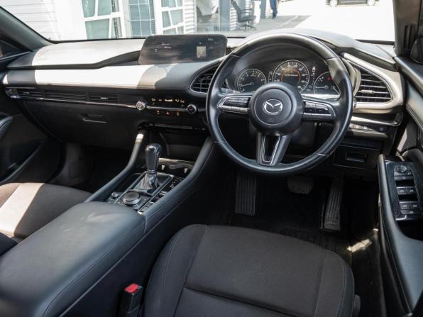 Mazda 3 IV (BP) с пробегом 2021 года, цена 1 910 000 рублей, 106204 км, хэтчбек, Автокод Объявления