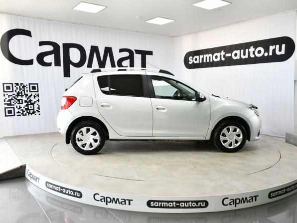 Renault Sandero II с пробегом 2015 года, цена 967 000 рублей, 94623 км, хэтчбек, Автокод Объявления
