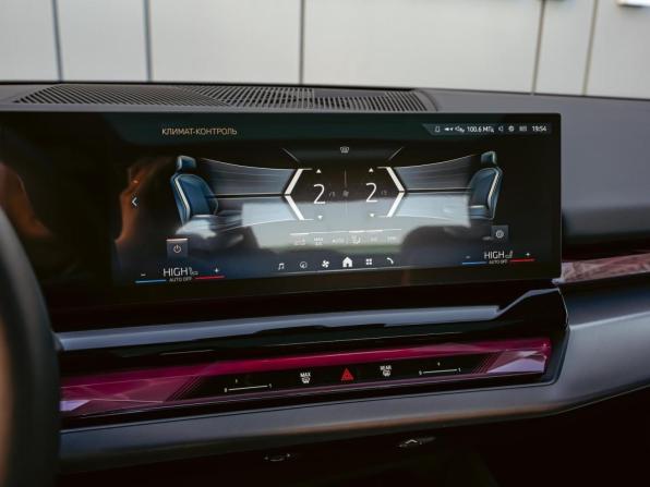 BMW 5 серии VIII (G60/G61/G68) с пробегом 2025 года, цена 7 499 000 рублей, 4420 км, седан, Автокод Объявления