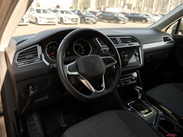 Volkswagen Tiguan II Рестайлинг с пробегом 2021 года, цена 2 638 000 рублей, 112845 км, внедорожник, Автокод Объявления